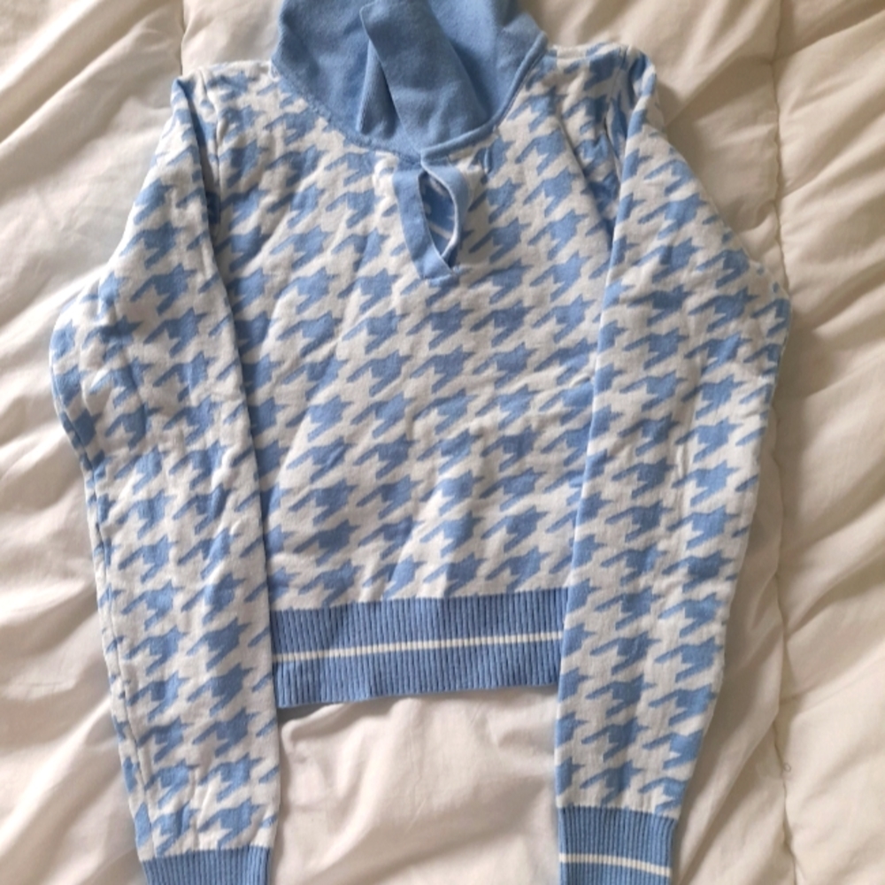 Blue and white top